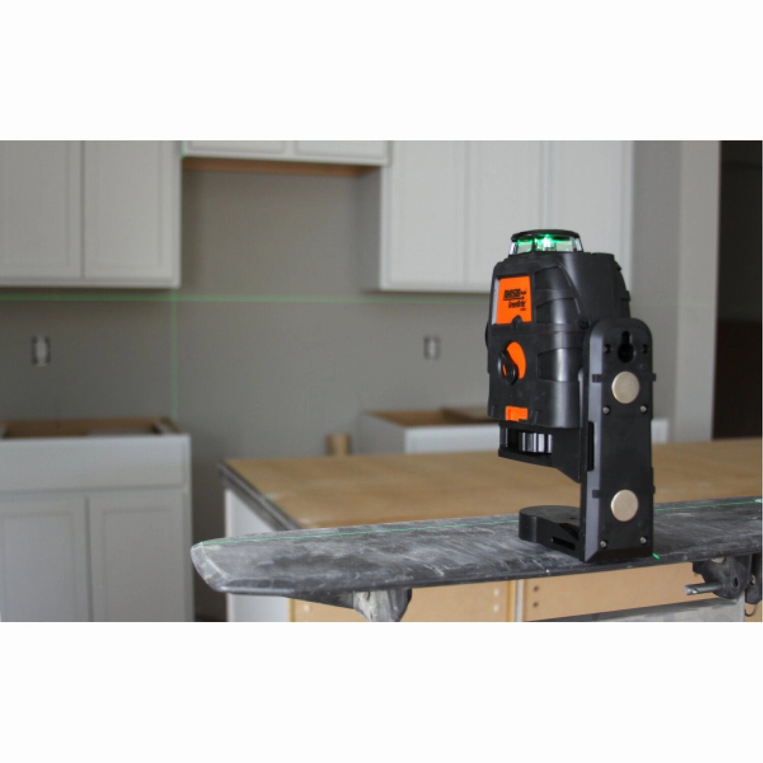 Johnson 40-6674 Self-Leveling 3x360 Laser with GreenBrite Technology