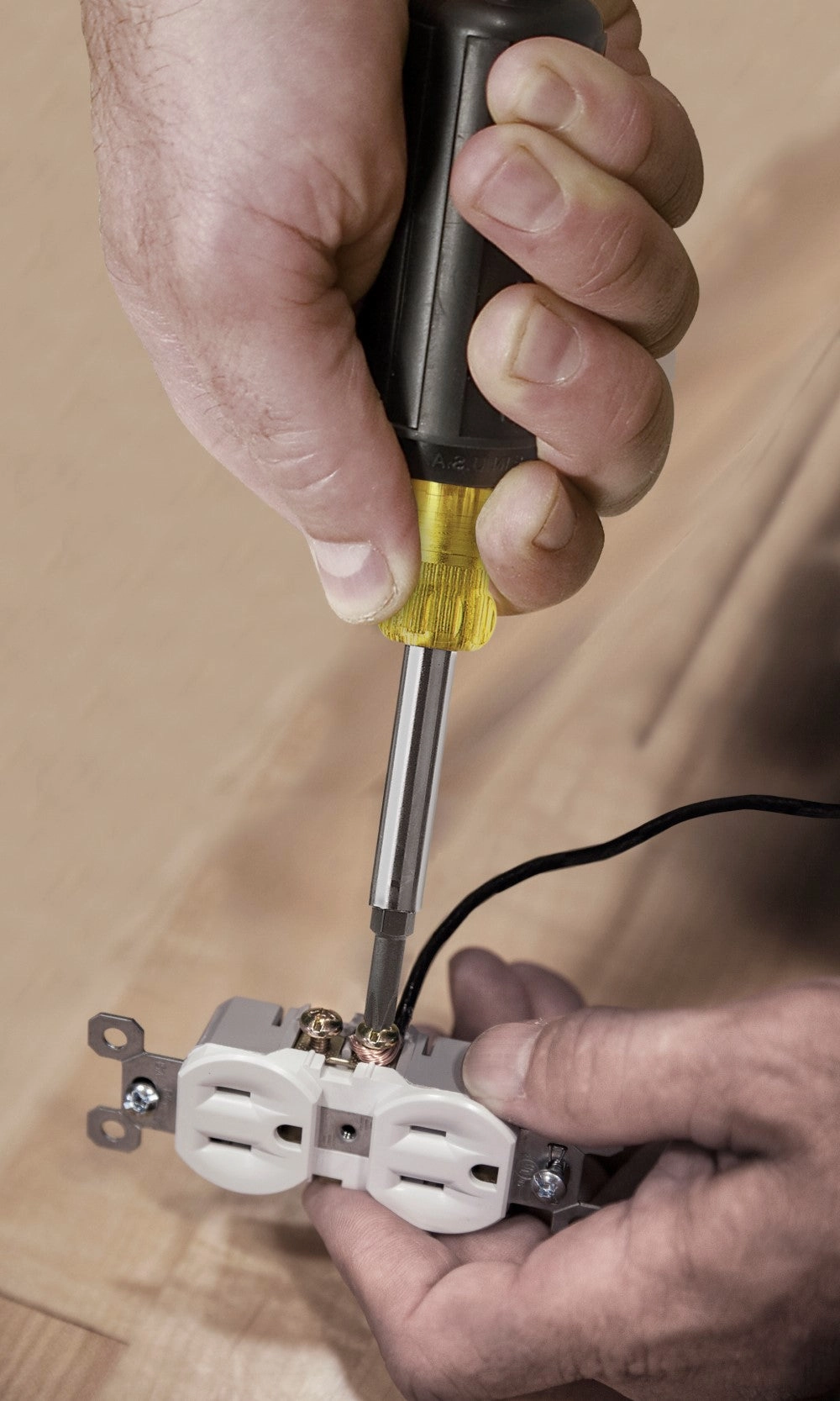 Klein Tools 32476 5-In-1 Multi-Bit Screwdriver/Nut Driver