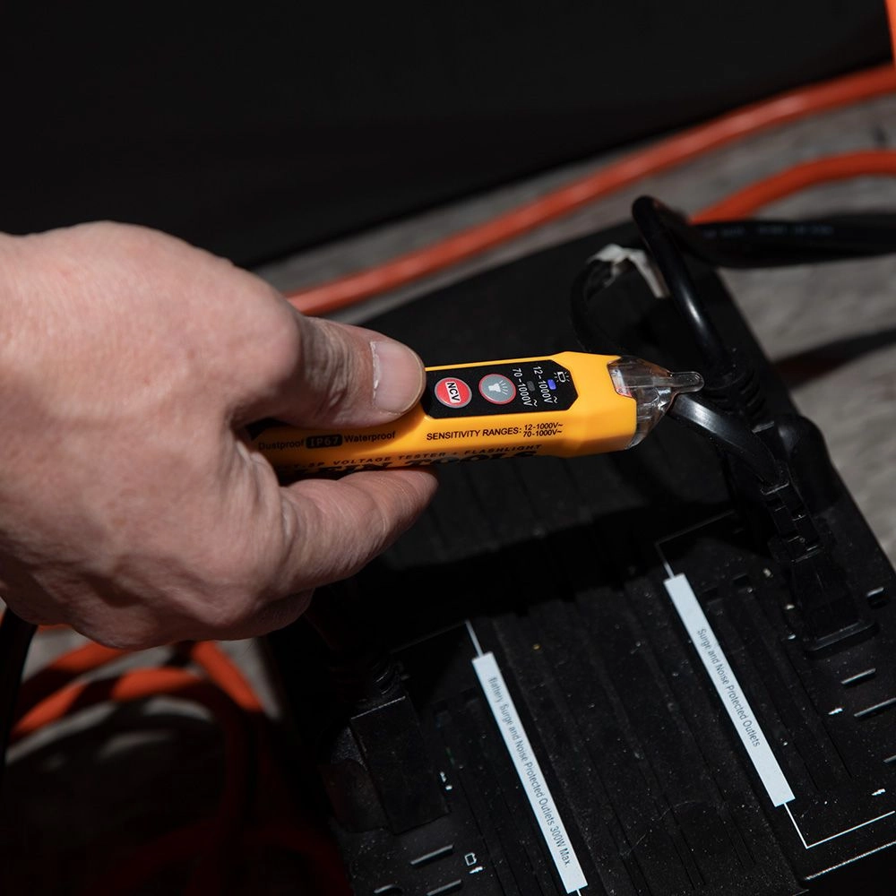 Klein Tools RT250KIT Premium Non-Contact Voltage and GFCI Receptacle Electrical Test Kit